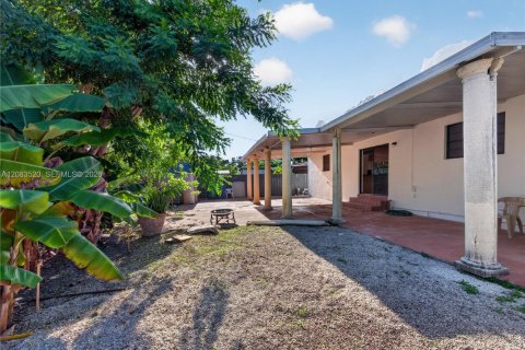 Casa en venta en Miami, Florida, 4 dormitorios, 201.88 m2 № 2353150 - foto 30