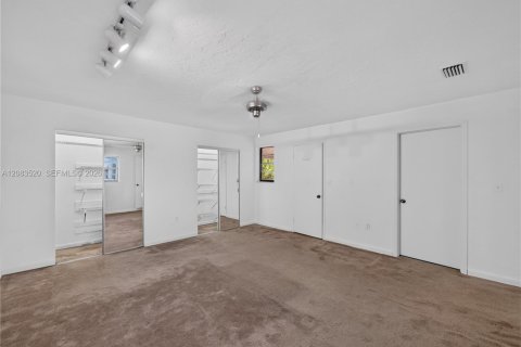 Casa en venta en Miami, Florida, 4 dormitorios, 201.88 m2 № 2353150 - foto 11