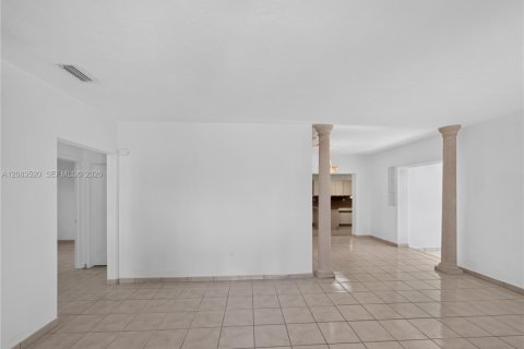 Casa en venta en Miami, Florida, 4 dormitorios, 201.88 m2 № 2353150 - foto 2