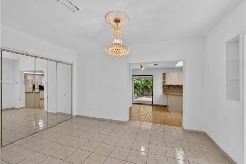 Casa en venta en Miami, Florida, 4 dormitorios, 201.88 m2 № 2353150 - foto 19