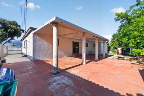 Casa en venta en Miami, Florida, 4 dormitorios, 201.88 m2 № 2353150 - foto 27