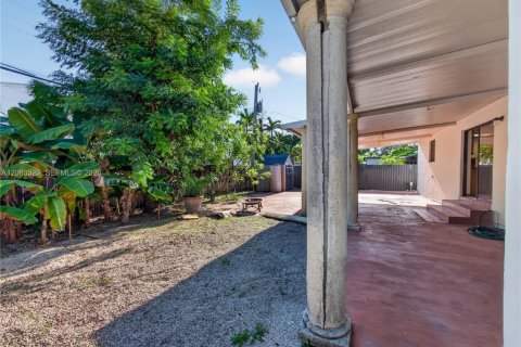 Casa en venta en Miami, Florida, 4 dormitorios, 201.88 m2 № 2353150 - foto 29