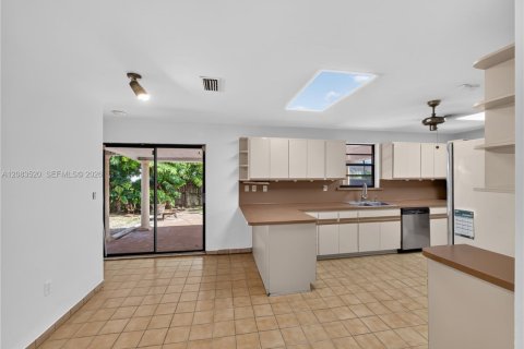 Casa en venta en Miami, Florida, 4 dormitorios, 201.88 m2 № 2353150 - foto 20