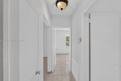 Casa en venta en Miami, Florida, 4 dormitorios, 201.88 m2 № 2353150 - foto 7