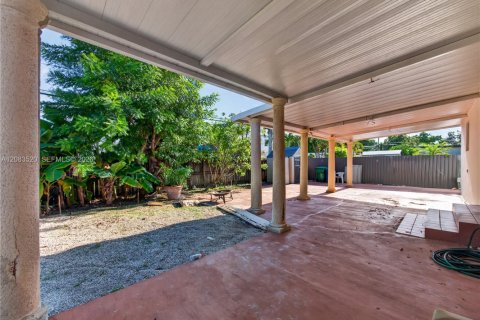 Casa en venta en Miami, Florida, 4 dormitorios, 201.88 m2 № 2353150 - foto 28