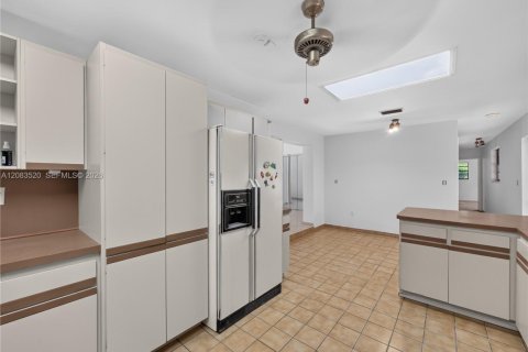 Casa en venta en Miami, Florida, 4 dormitorios, 201.88 m2 № 2353150 - foto 21