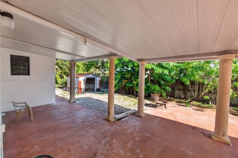 Casa en venta en Miami, Florida, 4 dormitorios, 201.88 m2 № 2353150 - foto 24