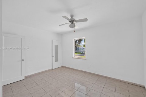 Casa en venta en Miami, Florida, 4 dormitorios, 201.88 m2 № 2353150 - foto 9