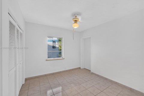 Casa en venta en Miami, Florida, 4 dormitorios, 201.88 m2 № 2353150 - foto 6
