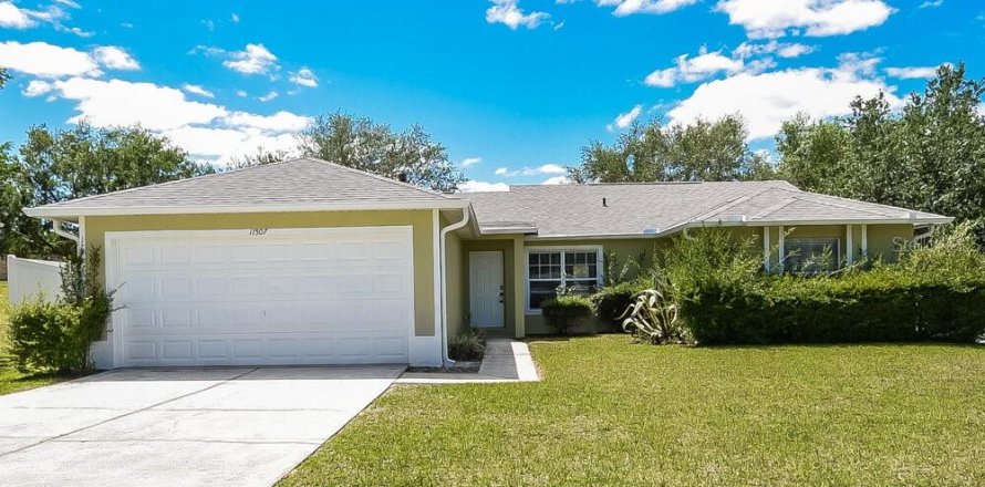 Villa ou maison à Clermont, Floride 3 chambres, 152.17 m2 № 2413516