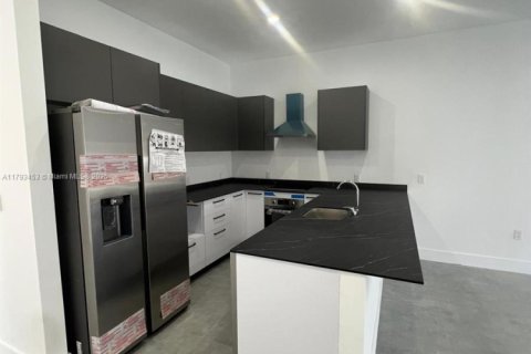 House in Fort Lauderdale, Florida 4 bedrooms № 1661130 - photo 6
