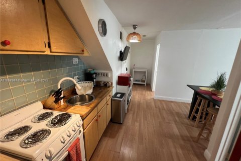 Villa ou maison à louer à Miami, Floride: 2 chambres, 55.74 m2 № 1941766 - photo 2