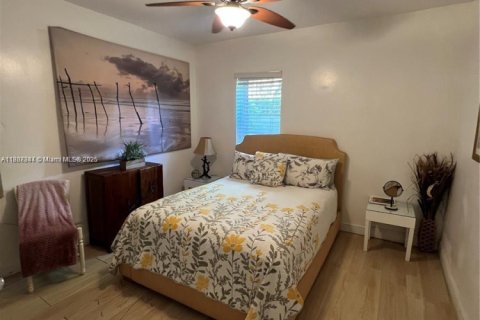 Villa ou maison à louer à Miami, Floride: 2 chambres, 55.74 m2 № 1941766 - photo 1