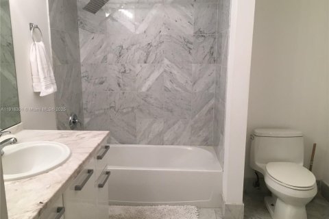 Condominio en alquiler en Miami, Florida, 1 dormitorio, 47.01 m2 № 1971085 - foto 12