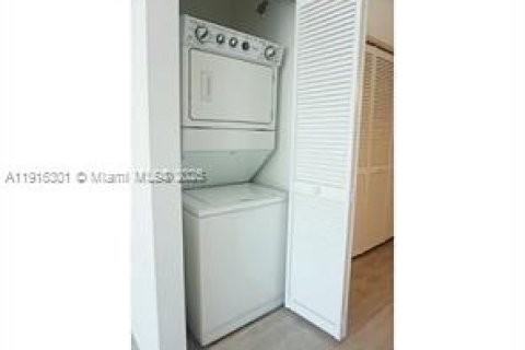 Condominio en alquiler en Miami, Florida, 1 dormitorio, 47.01 m2 № 1971085 - foto 13