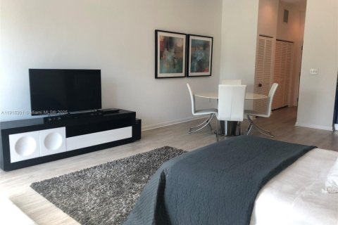 Condominio en alquiler en Miami, Florida, 1 dormitorio, 47.01 m2 № 1971085 - foto 6