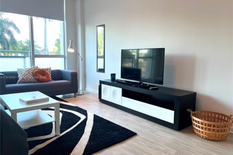 Condominio en alquiler en Miami, Florida, 1 dormitorio, 47.01 m2 № 1971085 - foto 2