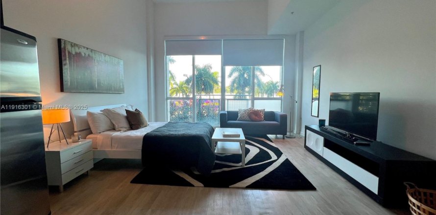 Condominio en Miami, Florida, 1 dormitorio  № 1971085