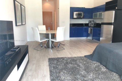 Condominio en alquiler en Miami, Florida, 1 dormitorio, 47.01 m2 № 1971085 - foto 4