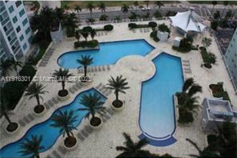 Condominio en alquiler en Miami, Florida, 1 dormitorio, 47.01 m2 № 1971085 - foto 15