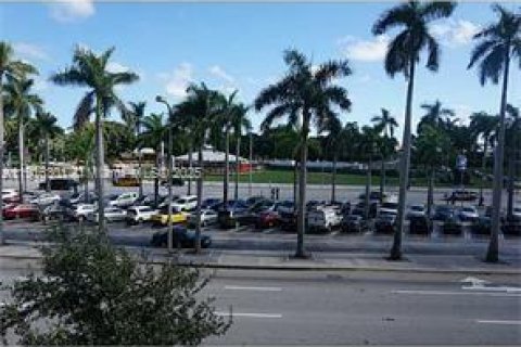 Condominio en alquiler en Miami, Florida, 1 dormitorio, 47.01 m2 № 1971085 - foto 14