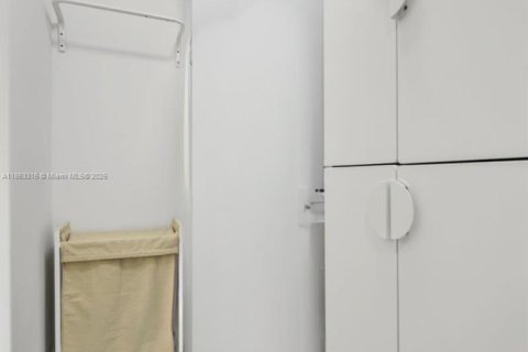 Condominio en venta en Miami Beach, Florida, 1 dormitorio, 91.04 m2 № 2014048 - foto 19