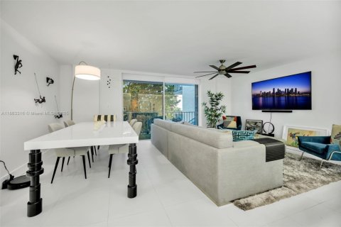 Condominio en Miami Beach, Florida, 1 dormitorio  № 2014048