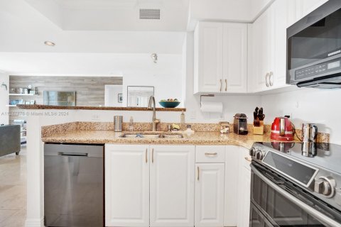 Condo in Miami, Florida, 3 bedrooms  № 1706765 - photo 14