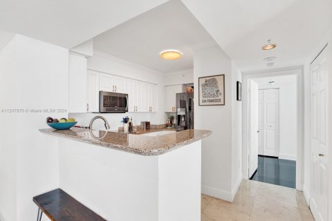 Condo in Miami, Florida, 3 bedrooms  № 1706765 - photo 11