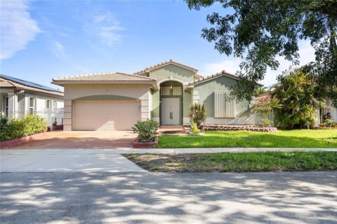Villa ou maison à vendre à Miramar, Floride: 3 chambres, 184.5 m2 № 1784042 - photo 1