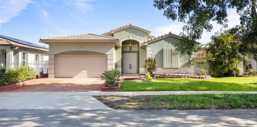 Villa ou maison à Miramar, Floride 3 chambres, 184.5 m2 № 1784042