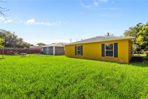 Villa ou maison à vendre à Tampa, Floride: 3 chambres, 117.8 m2 № 2347829 - photo 29
