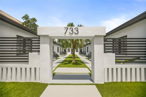 House in Miami Beach, Florida 3 bedrooms, 92.9 sq.m. № 2185369 - photo 9
