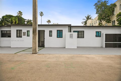 House in Miami Beach, Florida 3 bedrooms, 92.9 sq.m. № 2185369 - photo 13