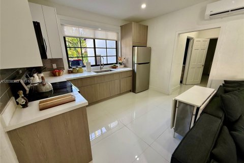 House in Miami Beach, Florida 3 bedrooms, 92.9 sq.m. № 2185369 - photo 4
