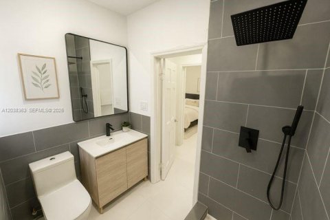 House in Miami Beach, Florida 3 bedrooms, 92.9 sq.m. № 2185369 - photo 7