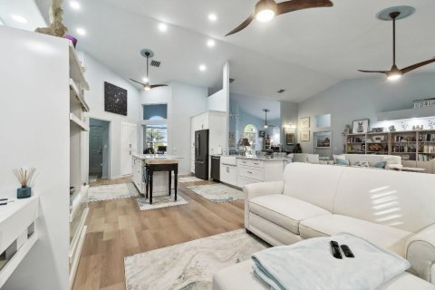 House in Tarpon Springs, Florida 4 bedrooms, 278.52 sq.m. № 1542004 - photo 18