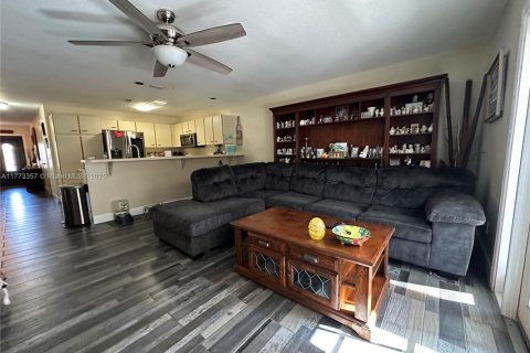 Townhouse in Indialantic, Florida 2 bedrooms, 150.5 sq.m. № 1711966 - photo 4