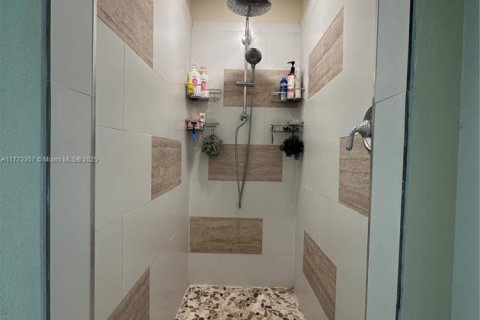 Townhouse in Indialantic, Florida 2 bedrooms, 150.5 sq.m. № 1711966 - photo 10