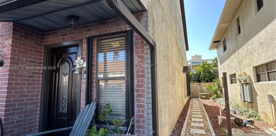 Townhouse in Indialantic, Florida 2 bedrooms, 150.5 sq.m. № 1711966