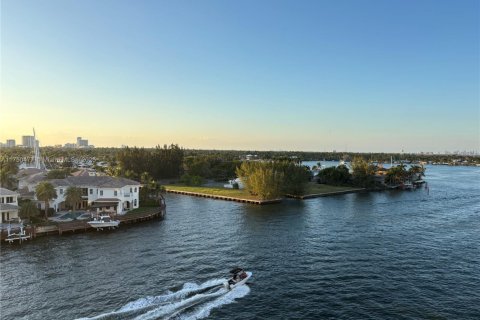 Снять в аренду кондоминиум в Холливуд, Флорида 1 спальня, 80.27м2, № 1936894 - фото 23