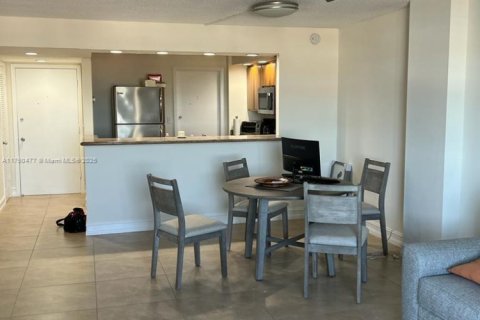 Снять в аренду кондоминиум в Холливуд, Флорида 1 спальня, 80.27м2, № 1936894 - фото 6
