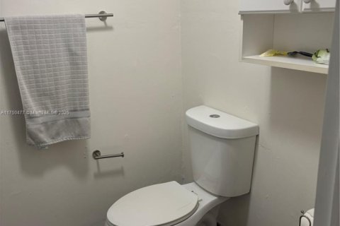 Снять в аренду кондоминиум в Холливуд, Флорида 1 спальня, 80.27м2, № 1936894 - фото 18