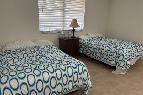 Снять в аренду кондоминиум в Холливуд, Флорида 1 спальня, 80.27м2, № 1936894 - фото 15