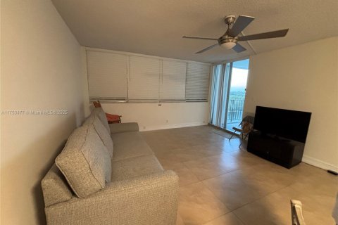 Снять в аренду кондоминиум в Холливуд, Флорида 1 спальня, 80.27м2, № 1936894 - фото 5