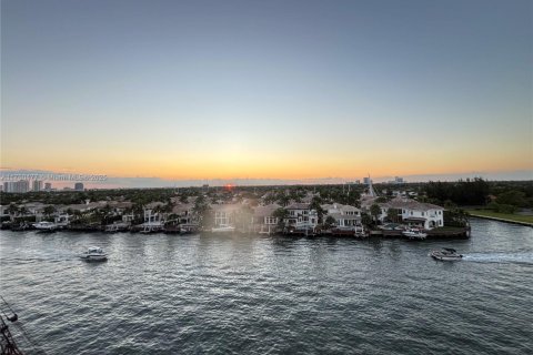 Снять в аренду кондоминиум в Холливуд, Флорида 1 спальня, 80.27м2, № 1936894 - фото 25