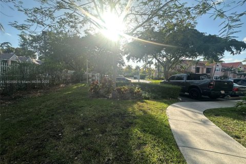 Condo in Miami, Florida, 2 bedrooms  № 1953998 - photo 27