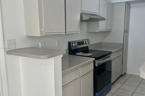 Condo in Miami, Florida, 2 bedrooms  № 1953998 - photo 9