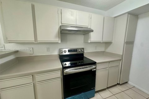 Condo in Miami, Florida, 2 bedrooms  № 1953998 - photo 10