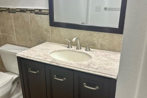 Condo in Miami, Florida, 2 bedrooms  № 1953998 - photo 21